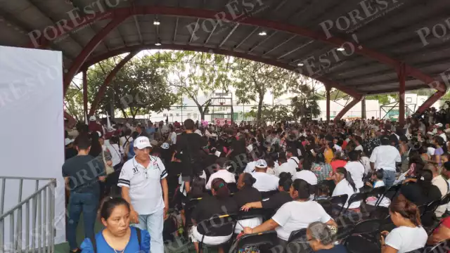 Después de la ceremonia maya, los senadores y diputados que acompañaron a Ebrard tomaron la palabra para presentar al precandidato que visita por primera vez Cancún