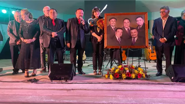 En el cuadro aparecen los integrantes actuales de Los Juglares