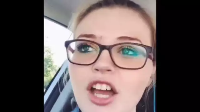 La estadounidense manifiesta que está tan feliz de tener un ambiente tan amoroso en su trabajo