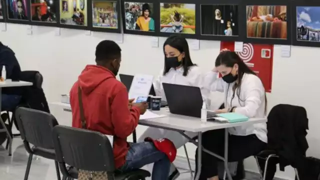 El Parlamento griego aprobó una enmienda con la que se prevé conceder permisos de residencia y trabajo a unos 30 mil  inmigrantes irregulares