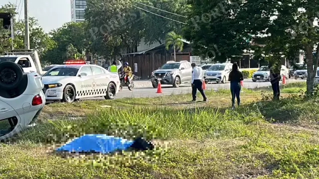Según testigos informaron que presuntamente el auto circulaba a exceso de velocidad