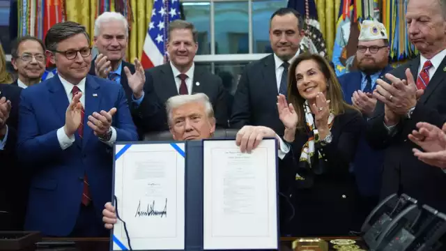 Donald Trump firmó este miércoles una ley de gasto federal que pone fin al cierre de gobierno más prolongado en la historia de EU