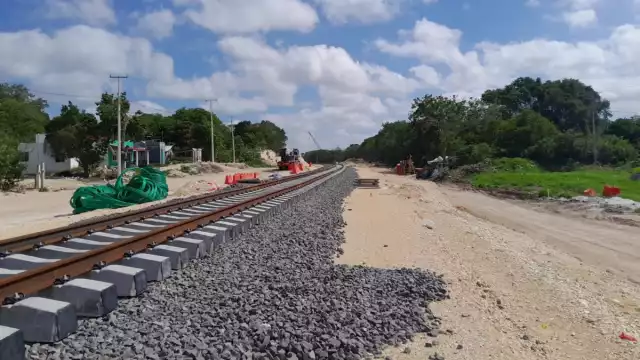 Actualmente se trabaja en un puente que atravesará dos colonias de Escárcega