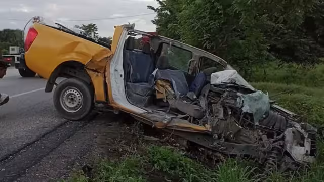 El vehículo quedó destrozado