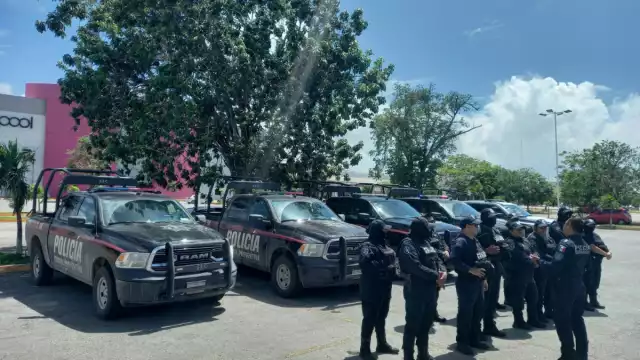 Los policías también acusan de amenazas de arresto