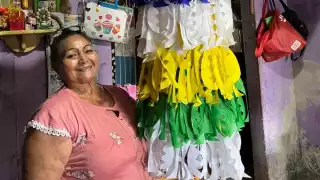 Delfina Ayala cumple más de medio siglo honrando a los Tres Reyes Magos con ramilletes y banderillas en Tizimín