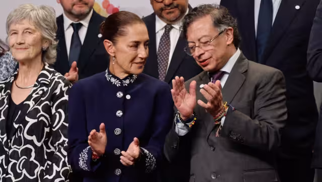 La presidenta de México, Claudia Sheinbaum Pardo en un diálogo con su homologo de Colombia, Gustavo Petro durante la IV Cumbre en Defensa de la Democracia