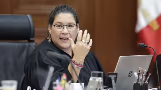 SCJN aclara que no hubo pago ni contrato por el retrato vivo de la ministra Lenia Batres