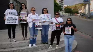 Venezuela libera a 22 presos políticos en proceso lento y bajo presión internacional