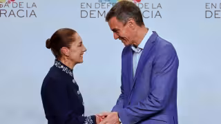 México será sede de la próxima Cumbre en Defensa de la Democracia indica la presidenta de México tras viaje a Barcelona