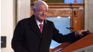 Presidenta Sheinbaum desmiente gira de AMLO en 2027: “Es falso, no va a hacer ninguna gira”
