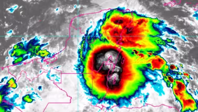 Se forma una zona de baja presión frente a las costas de Quintana Roo, con potencial ciclónico