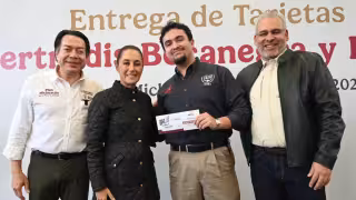 Sheinbaum Pardo destaca becas universales en Michoacán: “La educación es un derecho, no un privilegio”