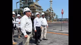 Director de Pemex toma control en Dos Bocas e informa que refinería ya opera con normalidad tras incendio