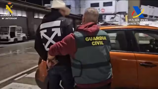 Como resultado de la operación, fueron detenidas cinco personas vinculadas con el transporte, recepción y resguardo de la droga