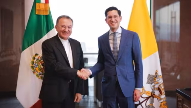 El canciller Roberto Velasco sostuvo un encuentro con el nuncio apostólico en México, Joseph Spiteri