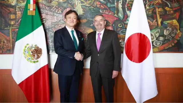 Iwao Horii, ministro de Estado de Relaciones Exteriores de Japón y Juan Ramón de la Fuente, secretario de Relaciones Exteriores