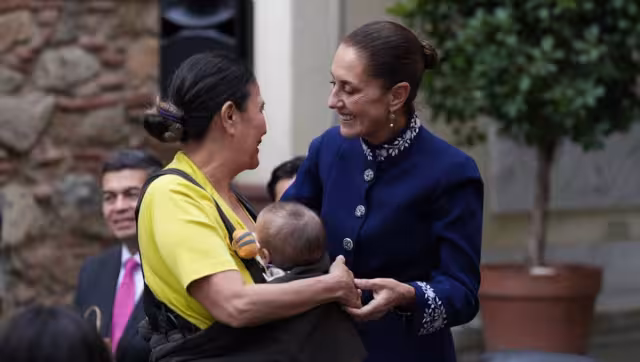 La presidenta de México, Claudia Sheinbaum Pardo, se reunió con mexicanos en el Consulado de Barcelona