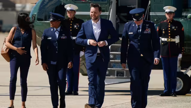 JD Vance, vicepresidente de Estados Unidos (centro)