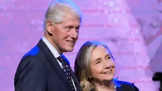 Clinton piden declarar en público por caso Epstein para evitar fines partidistas