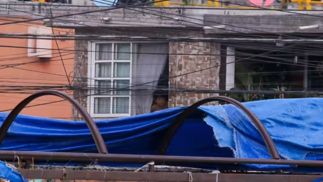 Durante varias horas se intentó establecer una negociación para que el hombre saliera de la vivienda o permitiera la salida de sus familiares