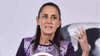 Sheinbaum critica regreso de seguro médico privado en la SCJN y pide frenar “privilegios”