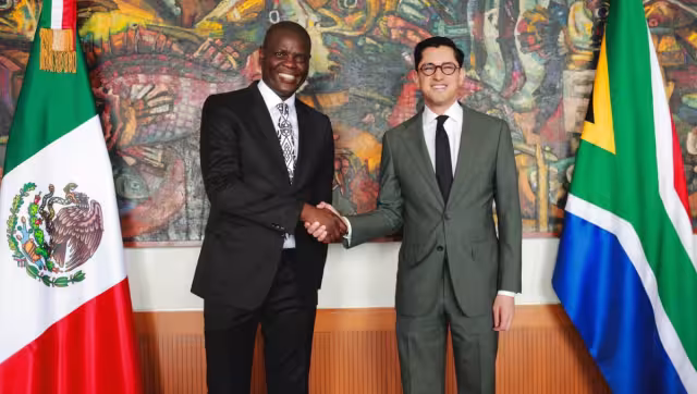 La visita diplomática fue presentada por el canciller Roberto Velasco como un gesto de reciprocidad histórica