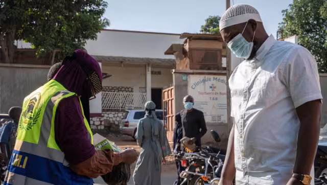El gobierno ugandés informó que las personas autorizadas para ingresar al país deberán someterse a revisiones médicas