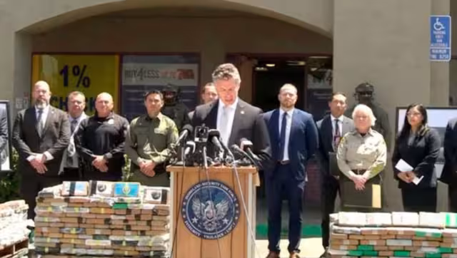 El fiscal federal Adam Gordon, del Distrito Sur de California, informó que el operativo también dejó cuatro personas detenida