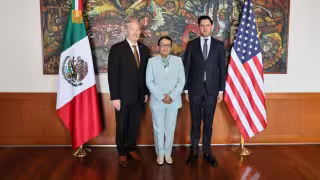 Rosa Icela Rodríguez se reúne con embajador de EU para fortalecer cooperación migratoria entre México y Estados Unidos