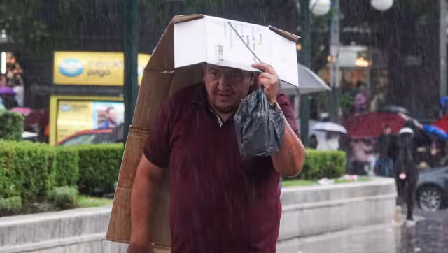Ante la Alerta Amarilla, las autoridades recomendaron portar paraguas o impermeable