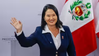 Keiko Fujimori recibe credenciales como presidenta electa de Perú antes de asumir el poder