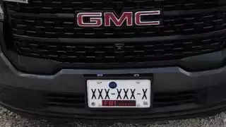 Usar placas prohibidas le cuestan caro: Camioneta de una mujer termina en el corralón en Mérida