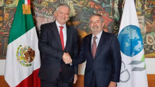 Canciller Juan Ramón de la Fuente se reúne con la OCDE para revisar indicadores económicos y sociales de México