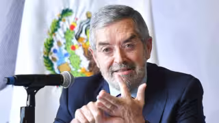 Juan Ramón de la Fuente dejaría la SRE por salud y Roberto Velasco asumiría el cargo