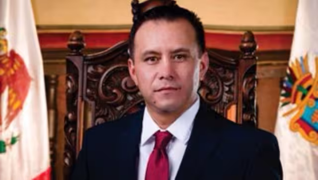 De acuerdo con versiones extraoficiales, el presidente municipal habría salido durante la mañana acompañado por elementos de la Policía Municipal