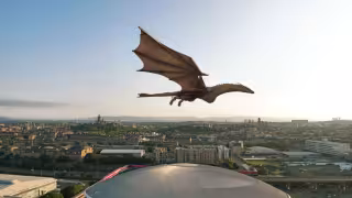 Un dragón colosal conquista los cielos de Glasgow y deja al mundo frente a una escena de fantasía