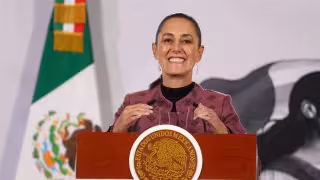 Presidenta Sheinbaum busca regular uso de celulares en escuelas y abre debate nacional sobre redes sociales en menores