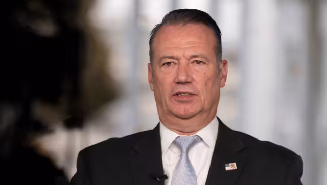 Todd Lyons, presentó su renuncia al Servicio de Inmigración y Control de Aduanas de Estados Unidos (ICE), en medio de cuestionamientos por la política migratoria