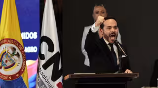 De la Espriella acusa a Petro de intentar “golpe de Estado” y suspende transición en Colombia