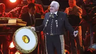 El delicado estado de salud de Vicente Fernández mantiene al pendiente a medios de comunicación amigos y familiares del cantante