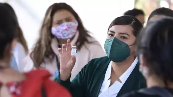 Conacyt convocó a la población previamente vacunada mayor de 18 años y residentes de la Ciudad de México a participar de forma voluntaria. Foto: Cuartoscuro Conacyt convocó a la población previamente vacunada mayor de 18 años y residentes de la Ciudad de México a participar de forma voluntaria. Foto: Cuartoscuro