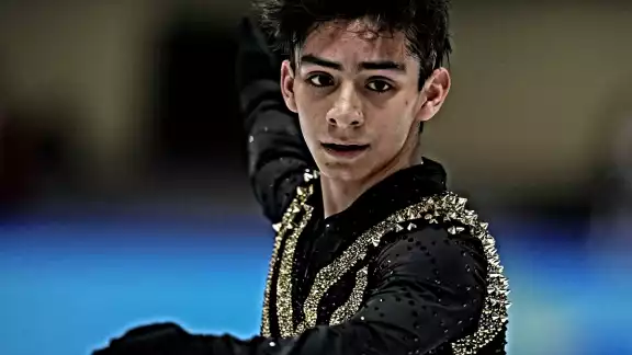 Donovan Carrillo, de 22 años de edad, conquistó la pista de hielo con su presentación en la rutina corta el pasado lunes. Foto: Especial Donovan Carrillo, de 22 años de edad, conquistó la pista de hielo con su presentación en la rutina corta el pasado lunes. Foto: Especial