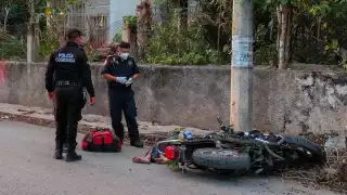 La calle fue cerrada a la circulación por unos minutos en lo que los rescatistas realizaban las diferentes labores