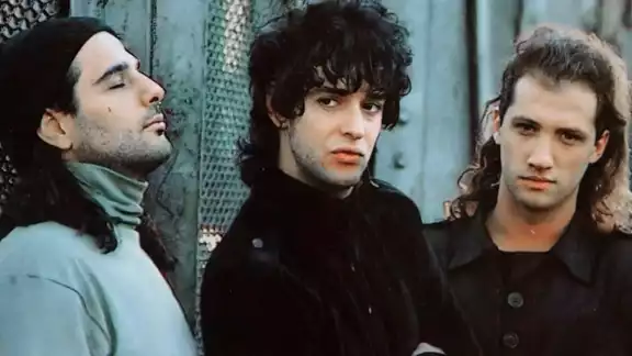 De música ligera es una canción escrita por Gustavo Cerati y Zeta Bosio, e interpretada por la banda argentina Soda Stereo. Foto: Especial