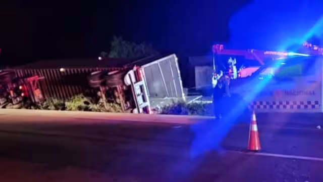 Los uniformados cerraron parcialmente la vía para evitar otro hecho de tránsito