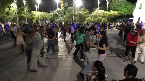 Noche de baile grupal este domingo en la avenida Tulum de Cancún, Plaza Benito Juárez Noche de baile grupal este domingo en la avenida Tulum de Cancún, Plaza Benito Juárez