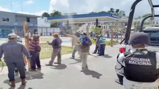 Las autoridades decidieron cubrir con cinta amarilla las dos bombas de combustible. Foto: José Salazar.