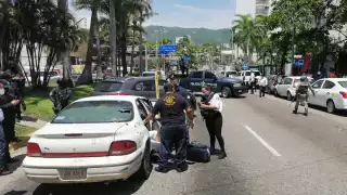 El vehículo donde viajaban las víctimas se impactó con una camioneta color gris