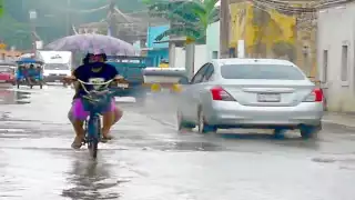 Frente Frío 17 provoca inundaciones en las calles de Calkiní